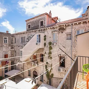 Appartamento Two Bedroom In Center Igor, Zara